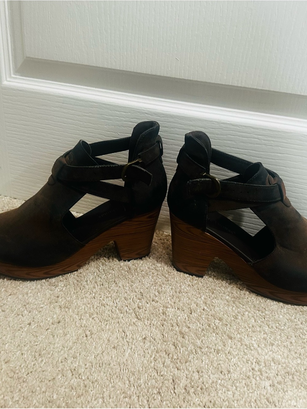 Women's Brown Suede Cutout Heel Sandals